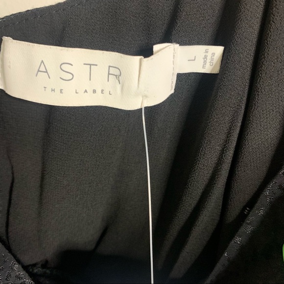 ASTR Python Sleeveless Top - Picture 6 of 6